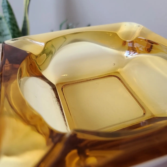 𝗠𝗖𝗠⁣ 𝗔𝗺𝗯𝗲𝗿 𝗚𝗹𝗮𝘀𝘀 𝗔𝘀𝗵𝘁𝗿𝗮𝘆 - Picture 5 of 5